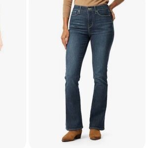 NWT women’s Levi mid rise boot cut size 12